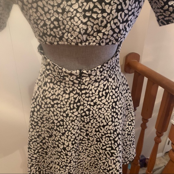 Guess Black & White Leopard Print Short Sleeve Dress - Picture 4 of 6
